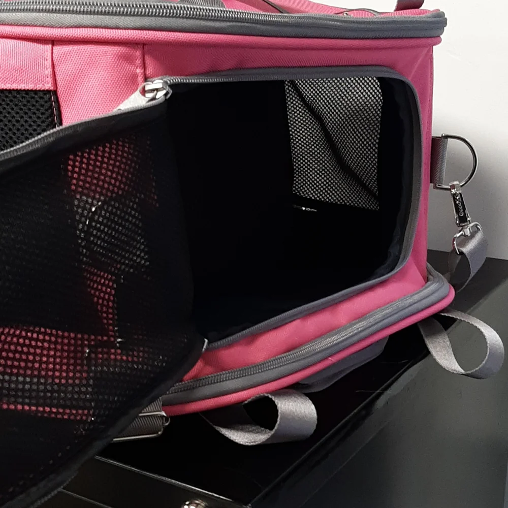 COLLAPSIBLE PET CARRIER